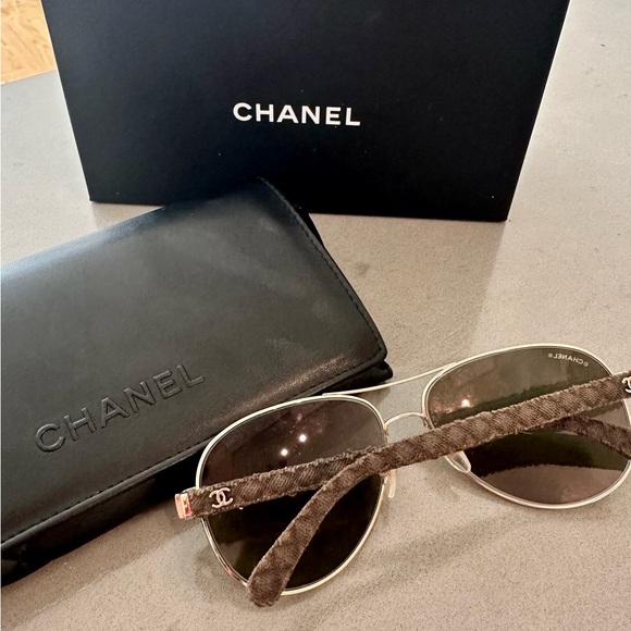 CHANEL WOMENS AVIATOR SUNGLASSES - Picture 2 of 4